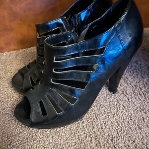 Chic Black Cut-Out Heels